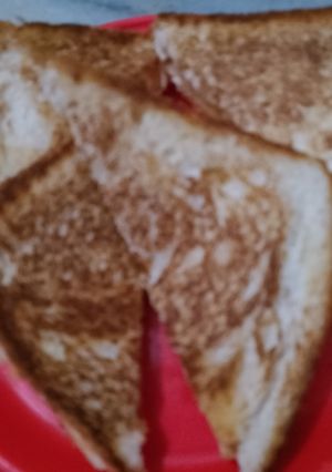 आलू टोस्ट (aloo toast recipe in Hindi) रेसिपी मुख्य फोटो