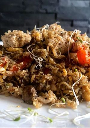 Una foto de Quinoa al wok