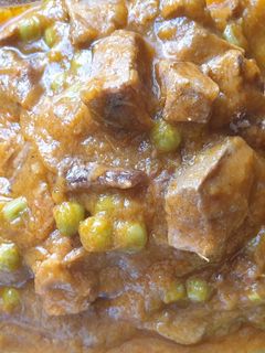 Una foto de Dados de lengua estofada con guisantes (en olla rápida o exprés)