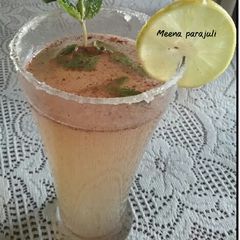 A picture of Homemade lemonade 😊😊😊.