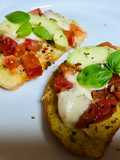 Bruschete cu mozzarella la cuptor