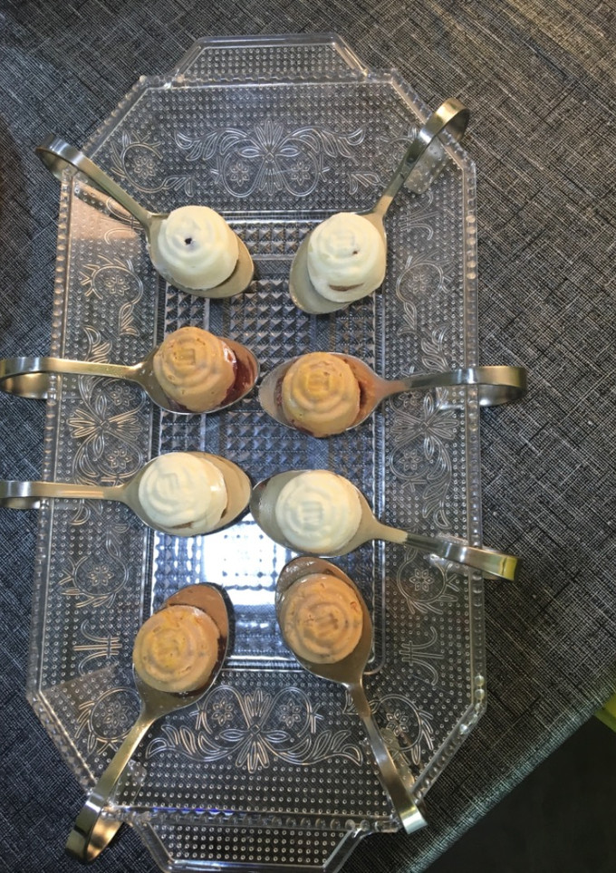 Una foto de Bombones de foie y queso 🧀 crema 😋 en cucharita