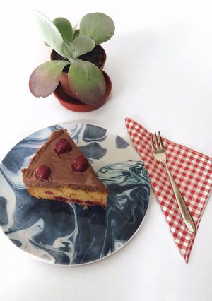 Sajttorta meggyes piskótán recept fotója