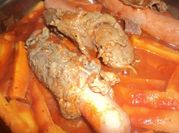 Una foto de aderezos para carne asada
