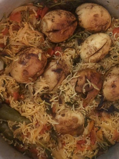 குக்கர் முட்டை பிரியாணி (Cooker muttai biryani Recipe in Tamil) செய்முறை முக்கிய புகைப்படம்