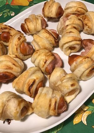 Une photo de Feuilletés roulés aux saucisses cocktail et moutarde douce
