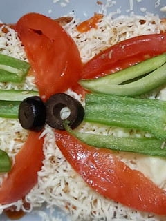 બ્રેડ પીઝા (Bread Pizza Recipe In Gujarati) રેસીપી મુખ્ય ફોટો