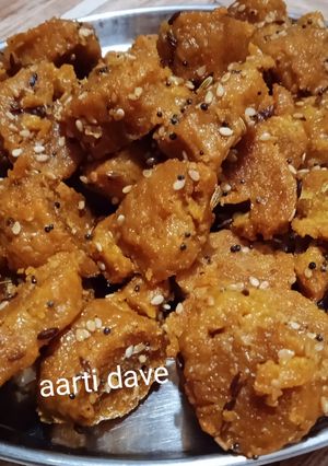 लौकी का मुठिया (Lauki ka muthiya recipe in hindi) रेसिपी मुख्य फोटो