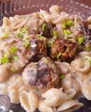 Pasta🍝 de conchitas con albóndigas de arvejas😋😊🤔