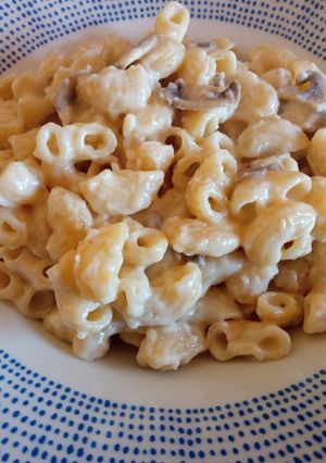 Una foto de Pasta cremosa con champiñones y ajo