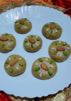 राजस्थानी सत्तू की मिठाई (rajasthani sattu ki mithai recipe in Hindi) रेसिपी मुख्य फोटो