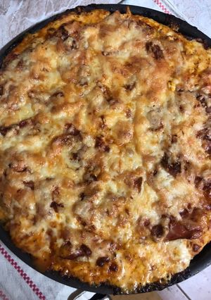 6 sajtos pizza sonkával és baconnel recept fotója