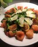 Cena sana: ensalada con higos, queso de cabra, rúcula, tomate y Vidalim