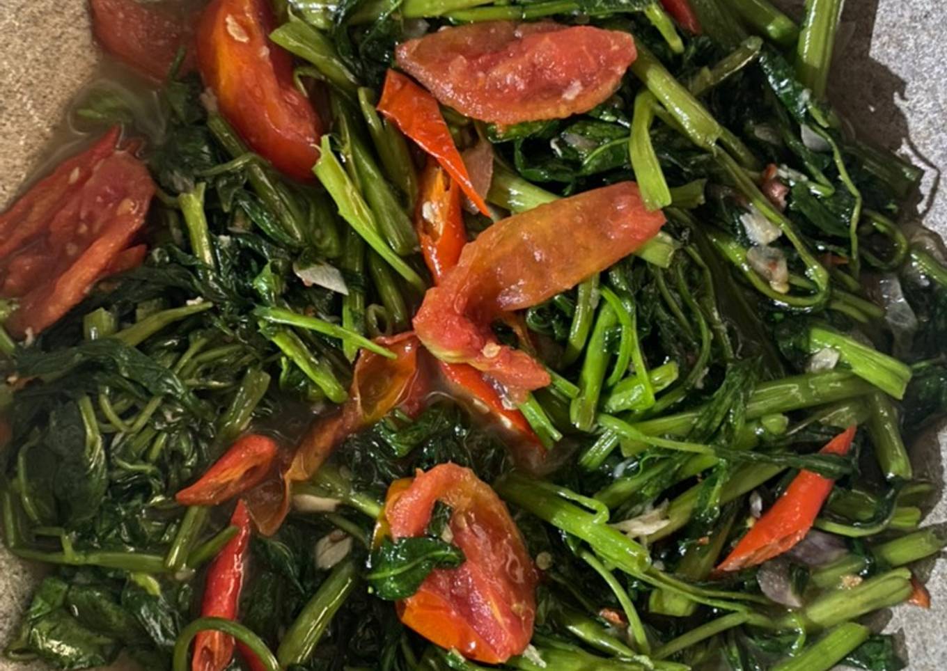 Tumis kangkung pedas pake terasi