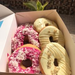 A picture of Glazed doughnuts.