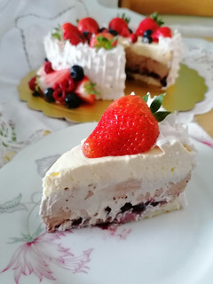 Foto di Torta al cioccolato e frutti di bosco