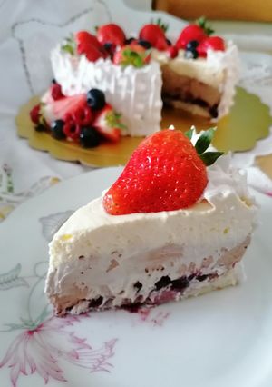 Foto di Torta al cioccolato e frutti di bosco