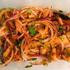A picture of Spicy onion salad.