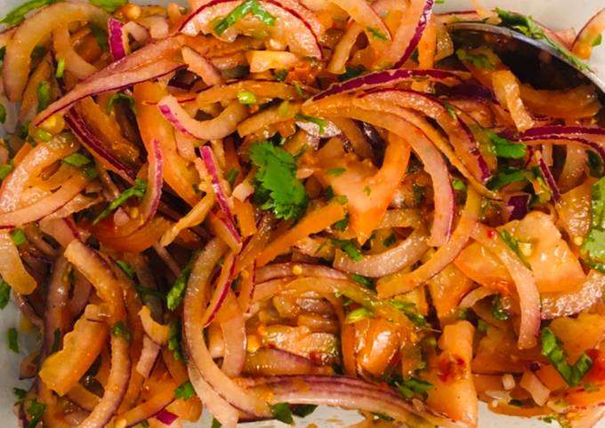 Spicy onion salad