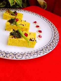 लसूनि ढोकला (lahsuni dhokla recipe in hindi) रेसिपी मुख्य फोटो
