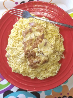 A picture of Indomine with fried egg.