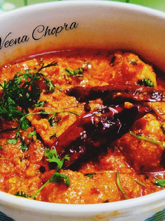 दम आलू (dum aloo recipe in Hindi) रेसिपी मुख्य फोटो