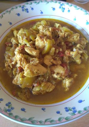 Une photo de Poulet aux courgettes façon tagine