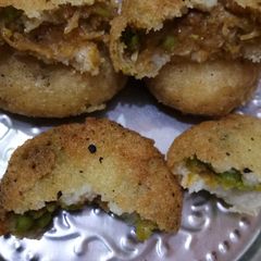 A picture of Suji kachori.