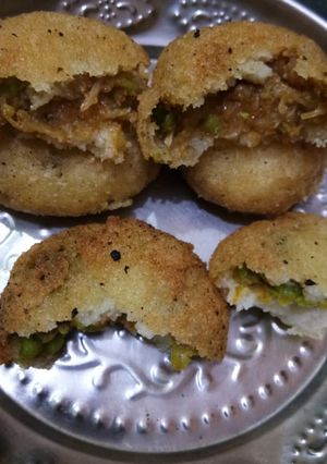A picture of Suji kachori.