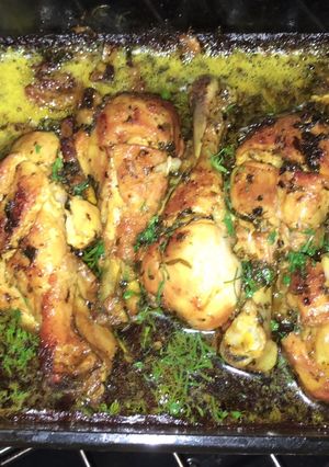 Una foto de Pollo horneado con limón