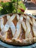 Crostata con confettura di albicocca