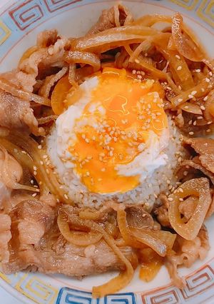 Hình của món Cơm bò Gyudon.