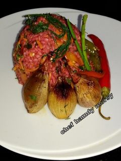 صورة لوصفة اُرز أحمر بالخضرة وماء البنجر