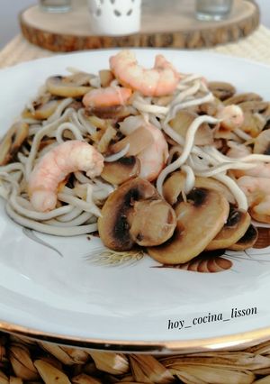 Una foto de Champiñones con Gambas y Gulas