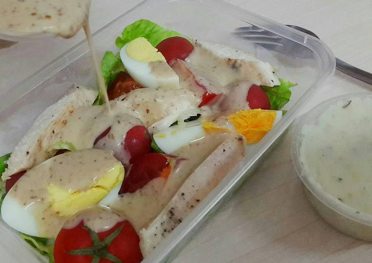 Cara Termudah Menyiapkan Chicken Salad with Mashed Potato and Roasted Sesame dressing Bikin Ngiler