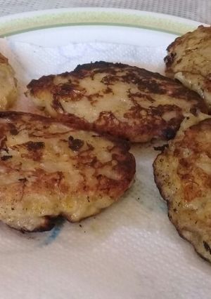 Una foto de Tortitas de plátano y queso 🍌🧀