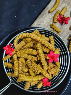 बेसन सेव (Besan sev recipe in hindi) रेसिपी मुख्य फोटो