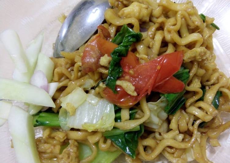 Bagaimana Menyiapkan Mie Goreng Sayur, Menggugah Selera