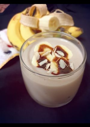बनाना शेक (banana shake recipe in Hindi) रेसिपी मुख्य फोटो