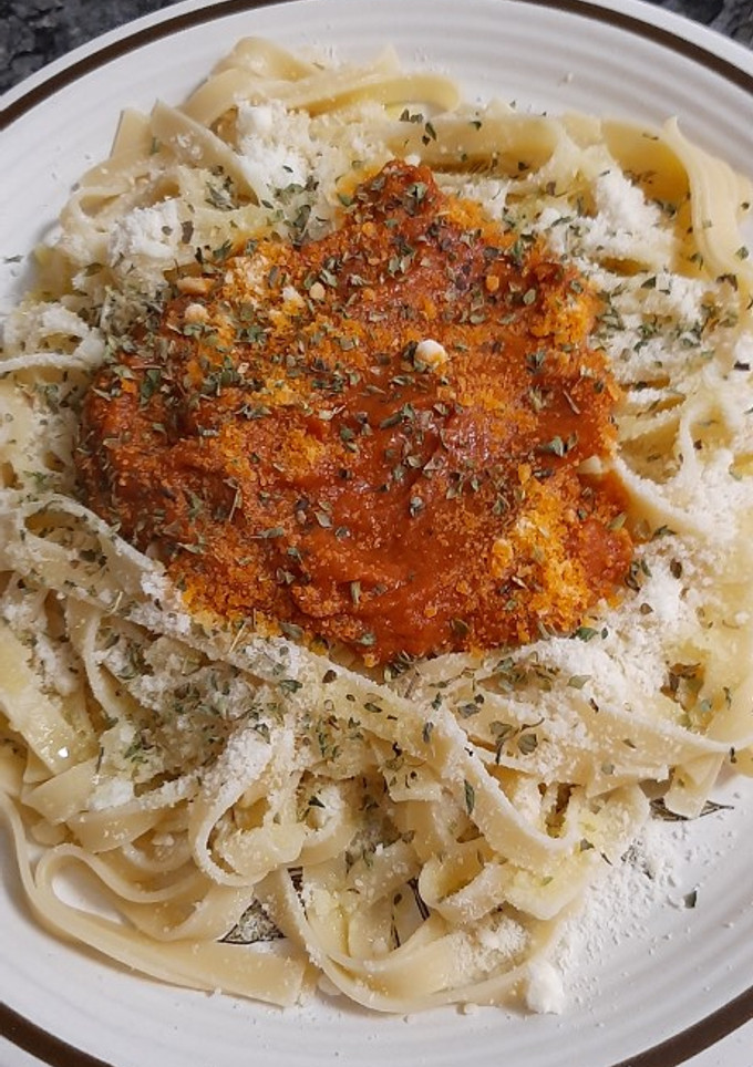 Una foto de Tagliatelle con salsa de ñora