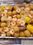 Seafood boil w/red n hot sauce Recipe by Hessa - Cookpad