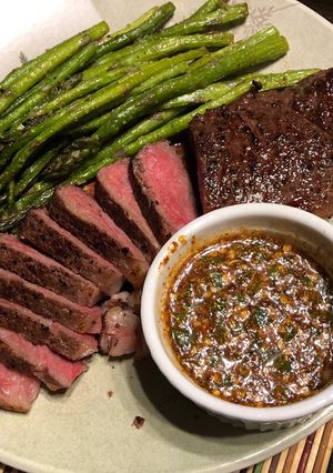 รูปของ New York Steak กับน้ำจิ้มแจ่ว (sous vide) สไตล์ Chef มือโปร ร้านสเต็กดังๆๆ ถอยไปค่ะ