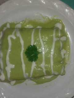 Una foto de Enchiladas verdes, salsa de aguacate