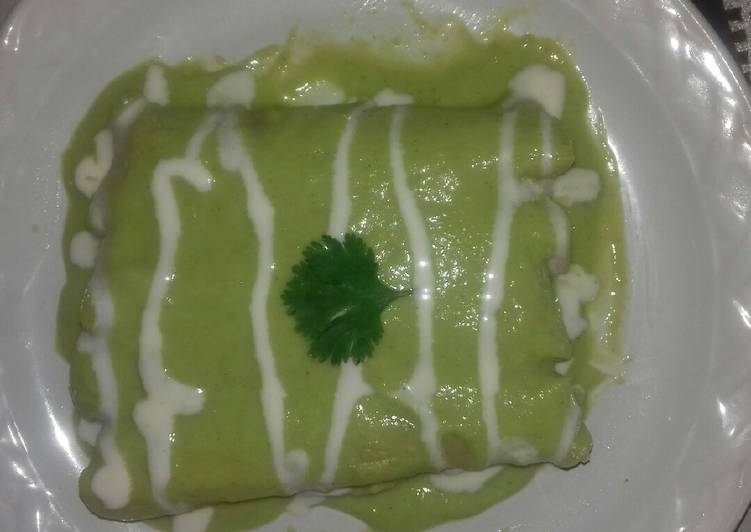 Enchiladas verdes, salsa de aguacate