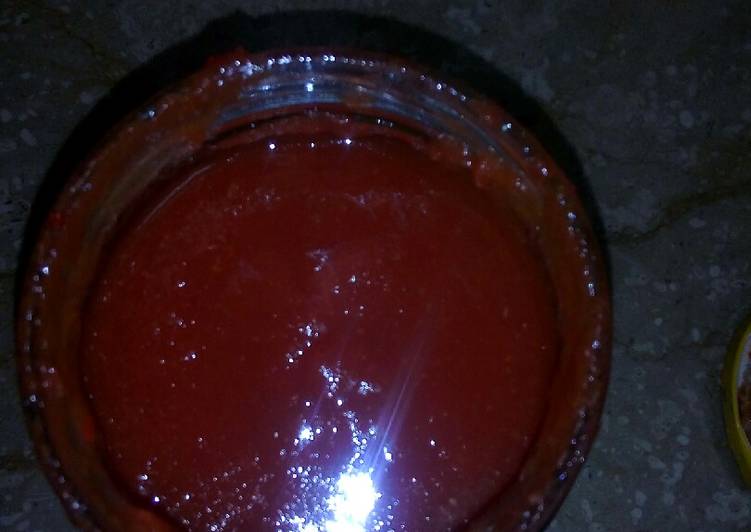 Homemade tomato chili garlic ketchup