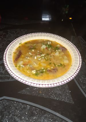 Una foto de Sopa de plátano con hogao