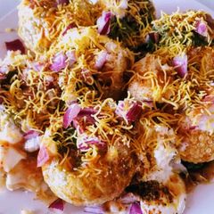 A picture of Dahi wale spicy golgappe.