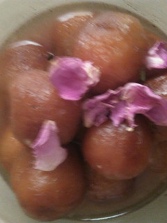 ગુલાબ જાંબુ (gulab jambu recipe in gujarati) રેસીપી મુખ્ય ફોટો
