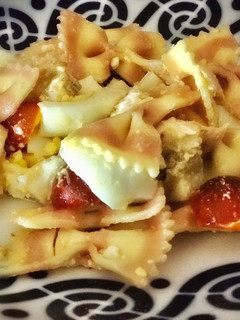 Una foto de Ensalada estival de farfalle rossa