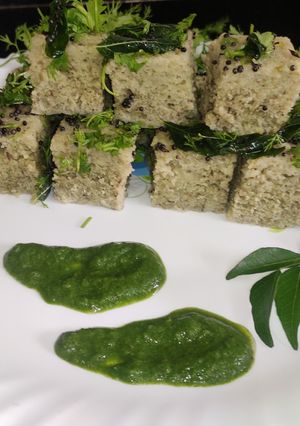 साबुत मूंग ढोकला (Sabut Moong Dhokla recipe in Hindi) रेसिपी मुख्य फोटो